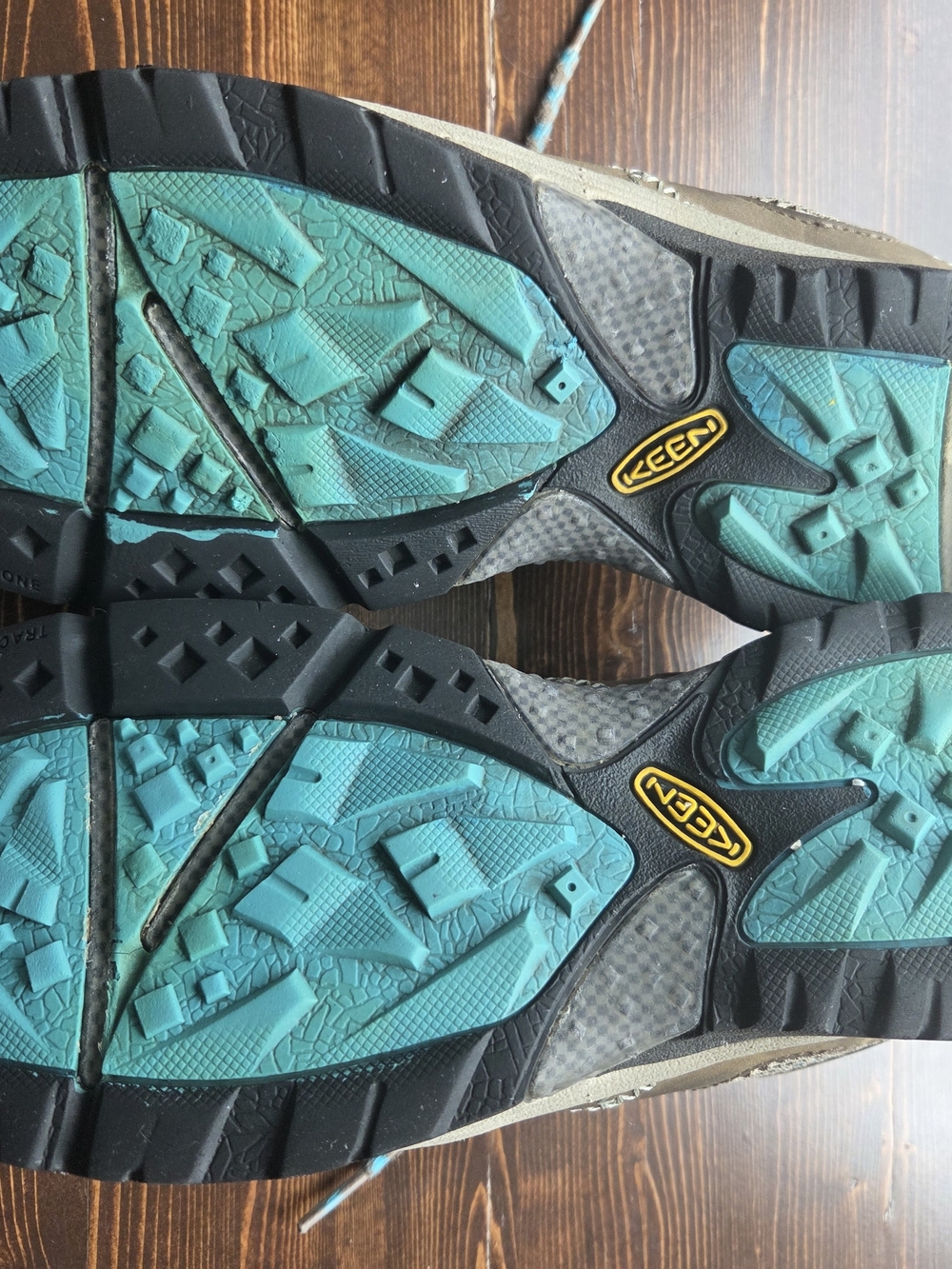 Keen Women's Brown Hiking Shoes with Teal Accents - Picture 3 of 6